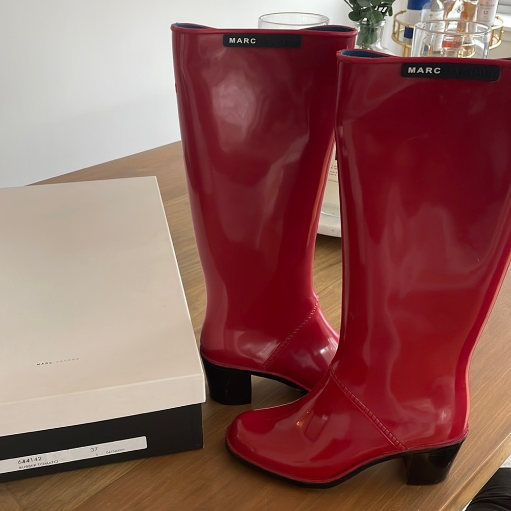 Marc Jacobs Authentic Red Heeled Rubber Rain Boots like new in box! Sz 37/US 6.5